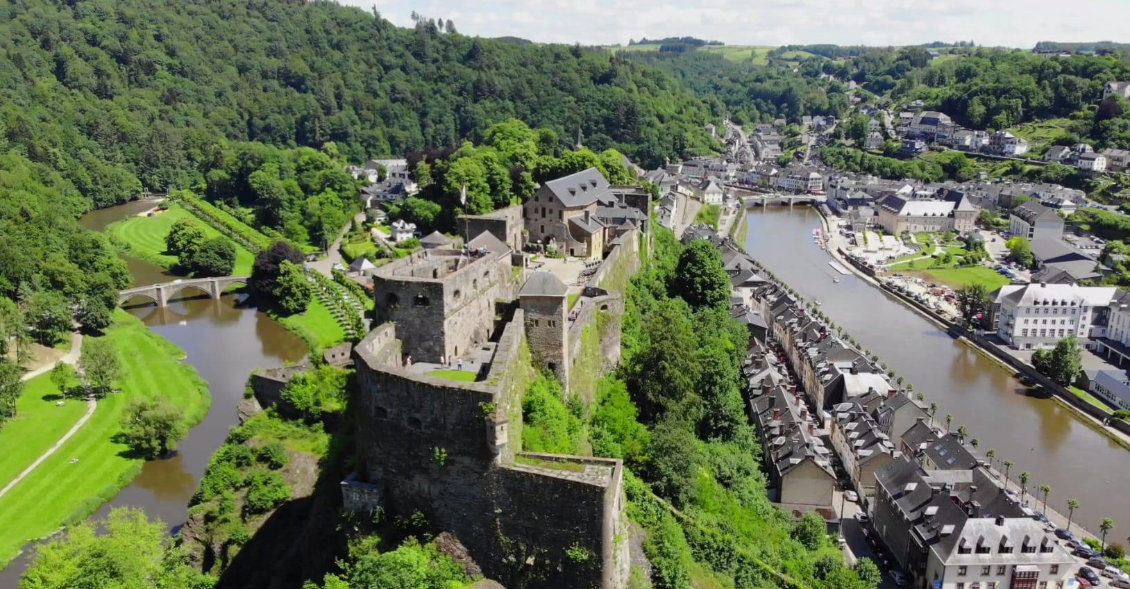 Het kasteel van Bouillon in de zomer