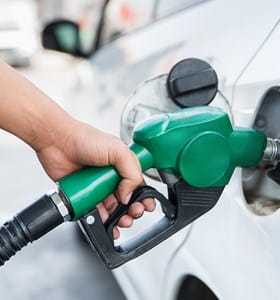 Bestuurder tankt de verkeerde brandstof: benzine in plaats van diesel.