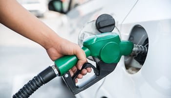 Le conducteur se trompe de carburant : essence au lieu de diesel.